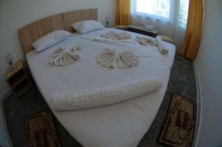 Отель Hotel Venus Эфорие-Норд Двухместный номер с 2 отдельными кроватями и балконом-1